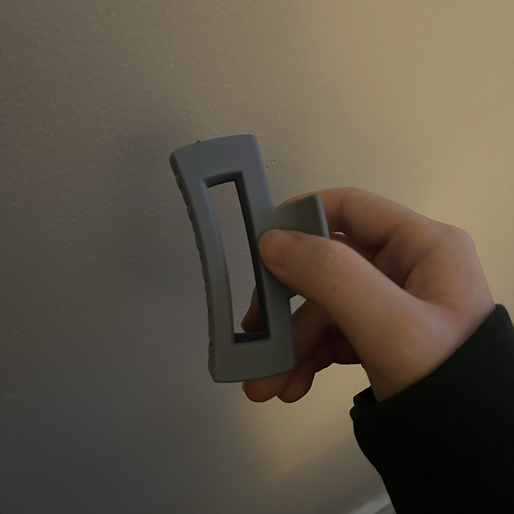 Sound of using hair clamp