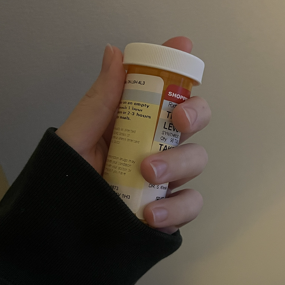 Sound of shaking a medicine bottle