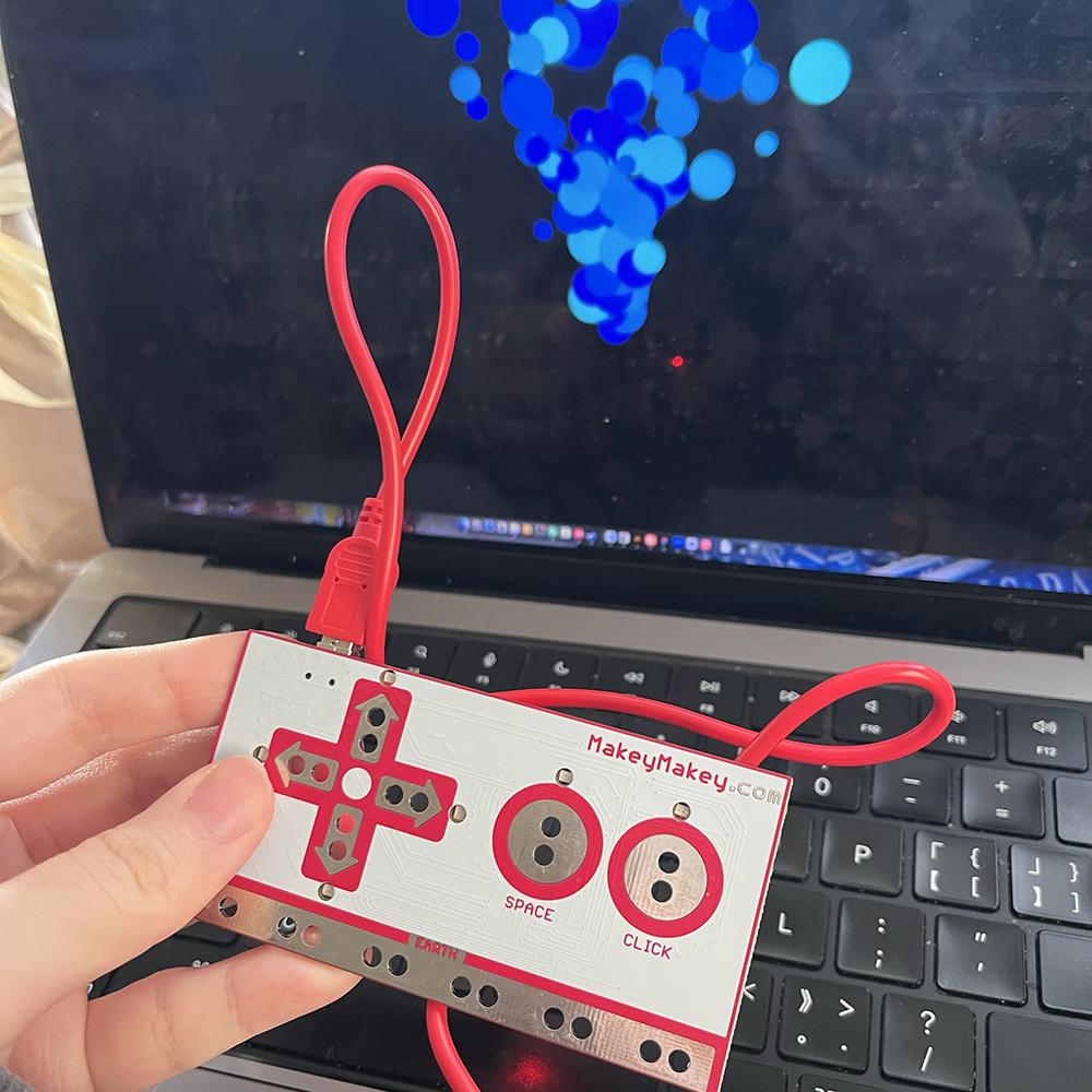 Picture of how the computer connect with Makey Makey and control with visual effect #1